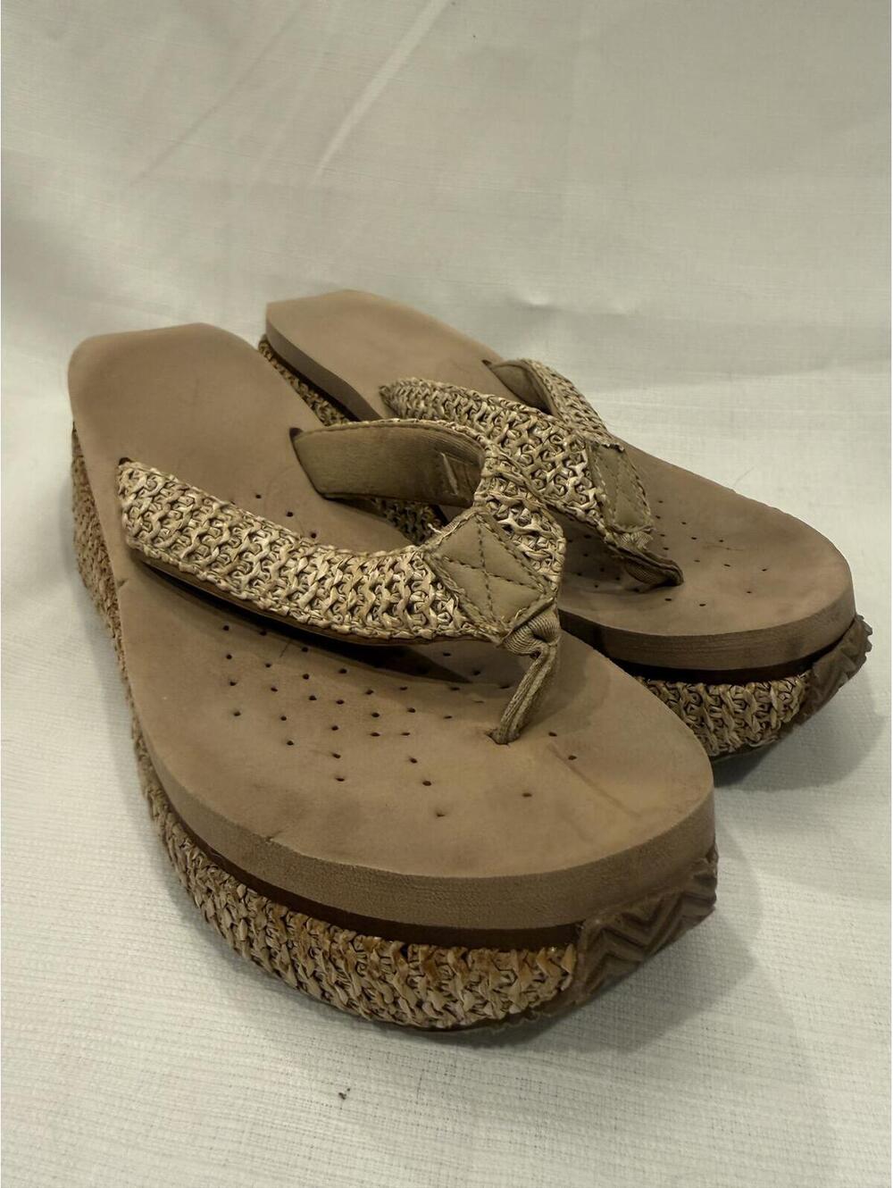 Volatile Tan Woven Platform Wedge Flip Flop Sandals size 8 women’s